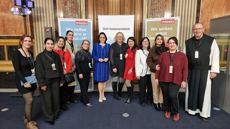 Rednerinnen bei Parlaments-Veranstaltung über Frauen in religiösen Minderheiten