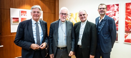 LH Kaiser, Bischof Marketz, Bischof Muser und EURAC-Institutsleiter Rautz (v. l.)