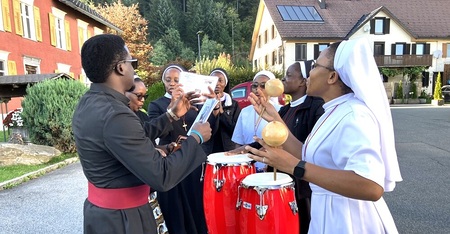 Aus Afrika stammende Ordensleute feiern 200. Geburtstag Abt Pfanners