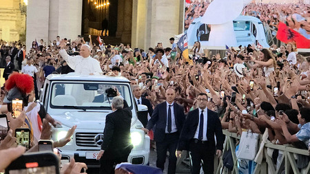 Weltjugendtreffen: Papst Leo als Überraschungsgast bei Eröffnung