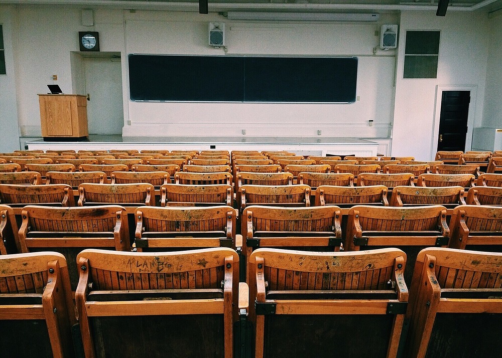 Hörsaal einer Universität / pixabay.com / CC0 public domain Hörsaal einer Universität