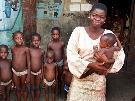 Afrika, Nigeria, Mutter mit Kind - 22.01.2003, [(c) www.BilderBox.com; Erwin Wodicka, A-4062 Breitbrunn. Tel.: +43 676 5103 678. Verwendung nur nach den AGBs: www.bilderbox.com/1agb.html. Bild honorarpflichtig! Konto DEU: Spk.Passau, BLZ 74050000, Kt