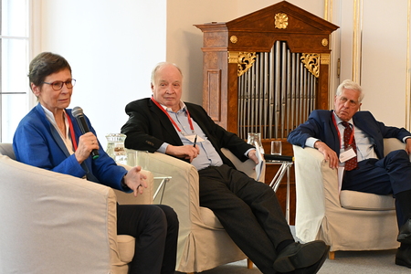 Missbrauch: Experten mahnen zu größerer gesellschaftlicher Debatte