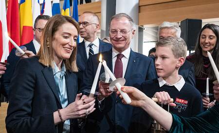 Friedenslicht und Christbaum aus Österreich im EU-Parlament