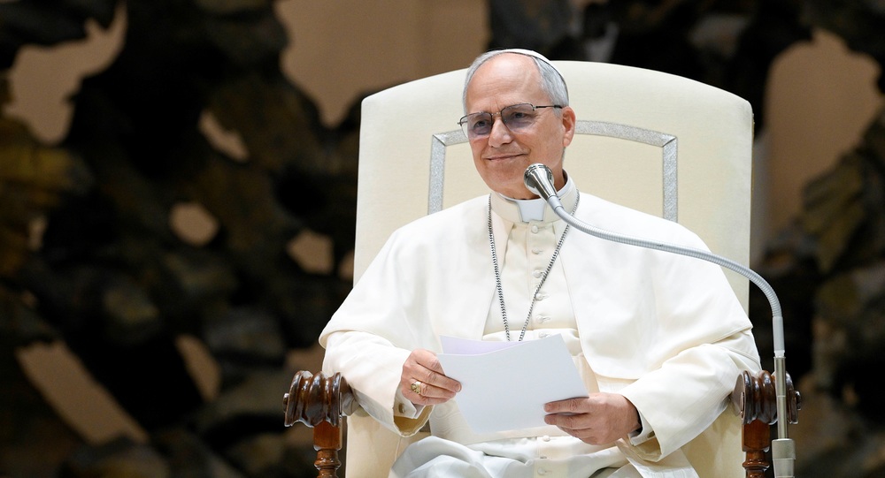 Treffen von Papst Leo XIV. mit Medienvertretern / Copyright 2025, KNA GmbH, www.kna.de, All Rights Reserved, Vatican Media Papst Leo XIV. spricht bei einem Treffen mit Vertretern der Medien am 12. Mai 2025 in der Audienzhalle im Vatikan.