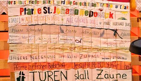 Ausschnitt eines vom 'Pfarrnetzwerk Asyl' gewebten Teppichs  