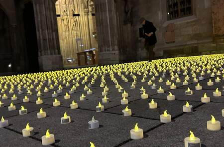 Lichteraktion erinnert an durch Abtreibung verstorbene Kinder