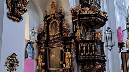 'Scheinheilig': Kunstintervention in der Stadtpfarrkirche Leoben