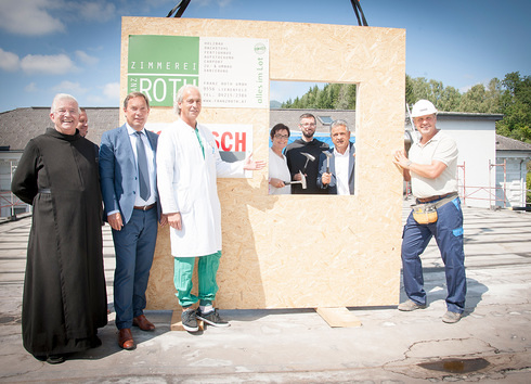 Offizieller Start für den Bau der neuen Palliativstation: Rechtsträgervertreter Pater Prior Paulus Kohler, Ing. Daniel Kreuzer (Technischer Dienst), Gesamtleiter Mag. Michael Steiner, MAS, Ärztlicher Direktor Prim. Univ.-Prof. Dr. Jörg Tschmelitsch, / HF-PICTURES, FOTOATELIER HEIKE FUCHS