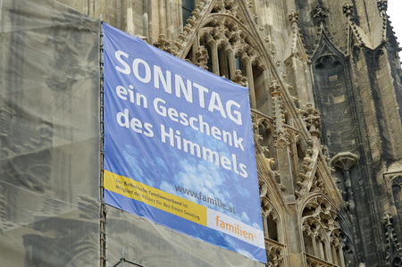 Sonntag - ein Geschenk des Himmels, Transparent