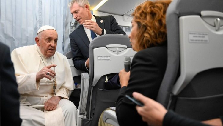 Fliegende Pressekonferenz / Vatican News