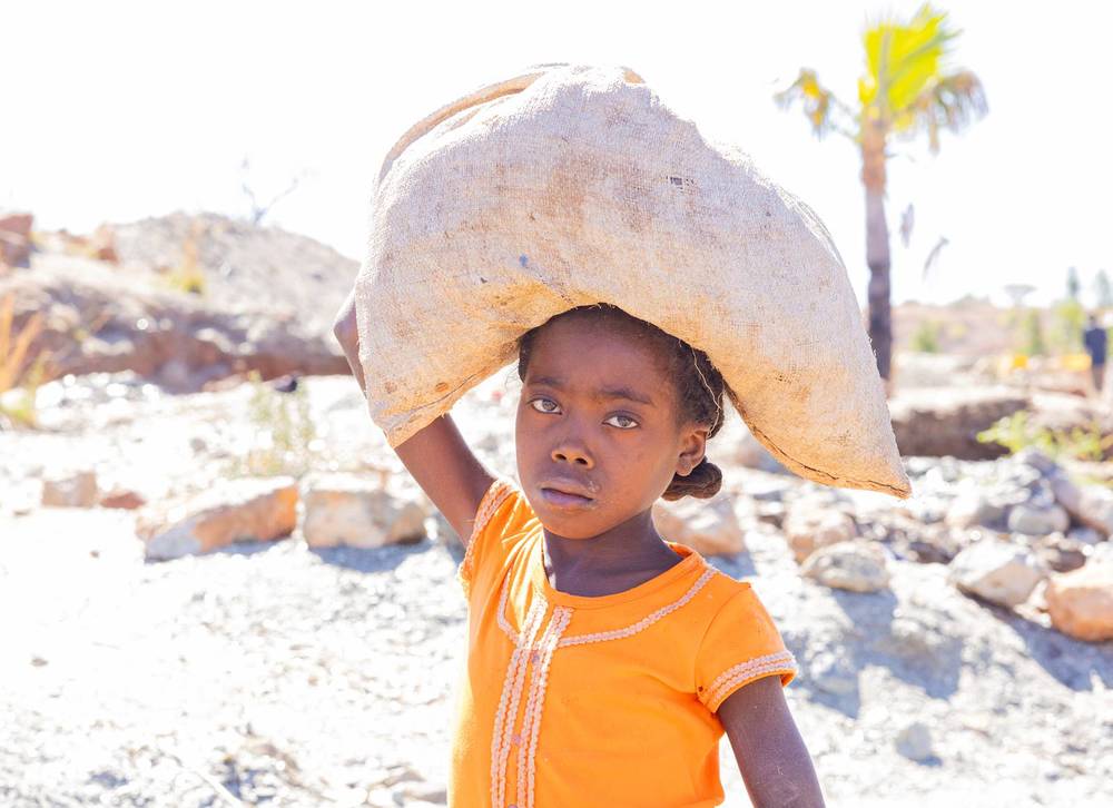 Kinderarbeit in Mica-Minen auf Madagaskar / missio / Simon Kupferschmied