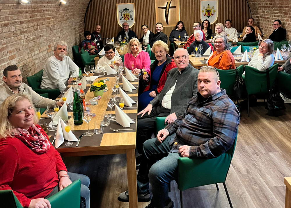 Bischof Zsifkovics: Dank an Ehrenamtliche beim 'Fetten Donnerstag' / Diözese Eisenstadt Bischof Zsifkovics: Dank an Ehrenamtliche beim 'Fetten Donnerstag'
