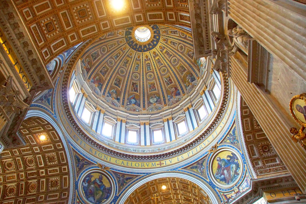 Innenansicht der Kuppel im Petersdom / kathpress / Pernsteiner Wien: Theologische Kurse suchen neue Zugänge zur Kirchengeschichte