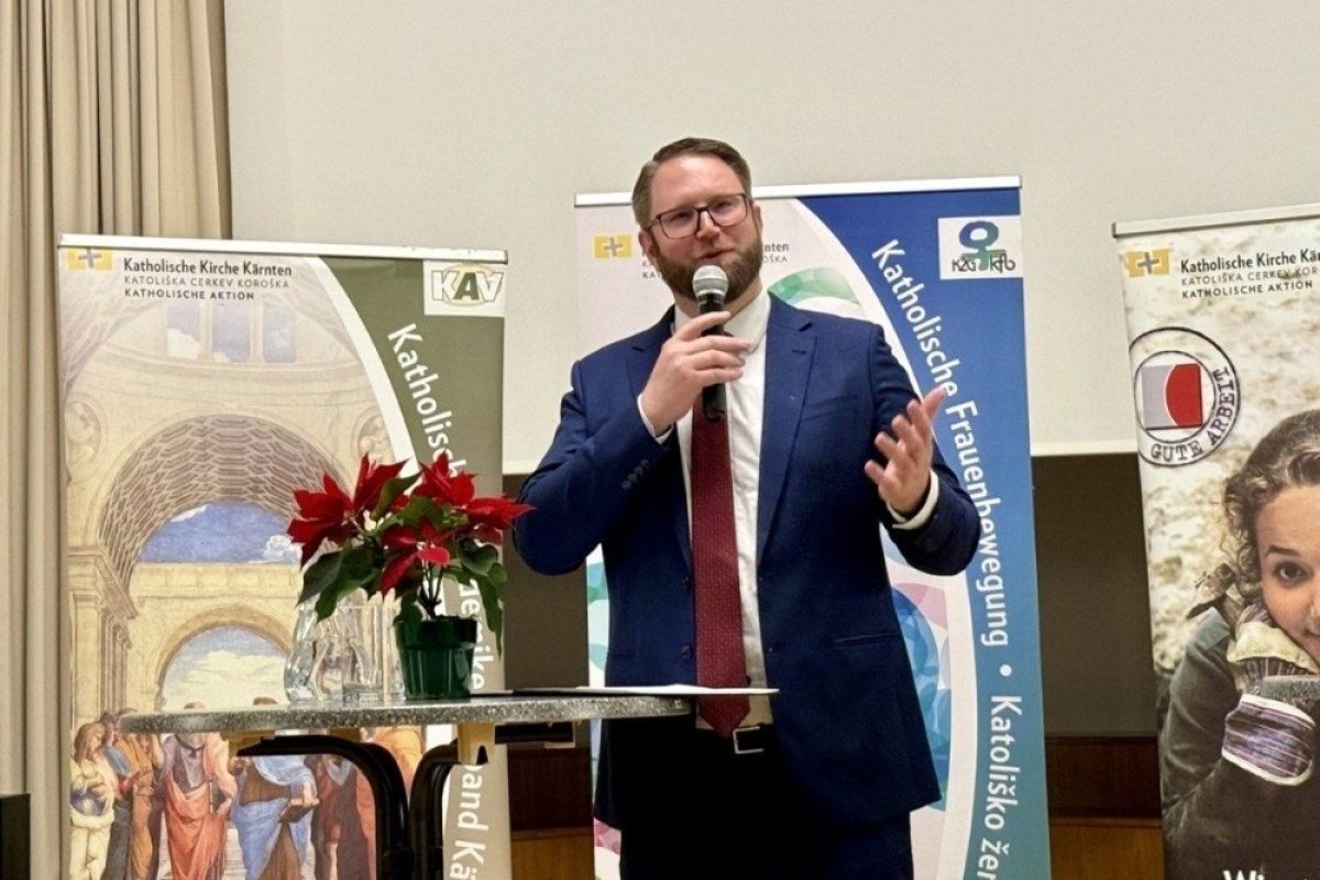 Der KA Präsident von Kärnten, Marc Germeshausen hält ein Statement