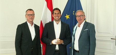 Peter Bohynik (Leiter der ARGE Ordensspitäler), Staatssekretär Alexander Pröll und Dietbert Timmerer (Geschäftsführer des Klinikums Wels-Grieskirchen und der Kreuzschwestern Europa Mitte GmbH) (v.l.n.r.).