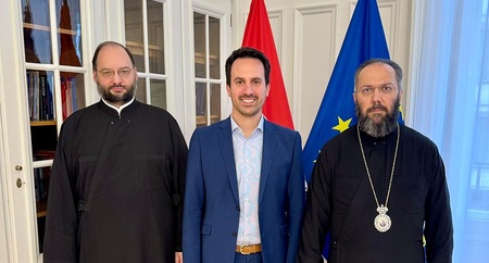 Metropolit Arsenios (r) bei Bildungsminister Wiederkehr (Mitte)