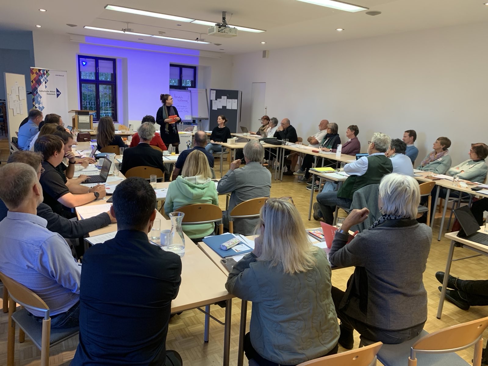 Martina Erlacher u Sigrid Kickingereder / KJSÖ sprechen Sitzungskultur 