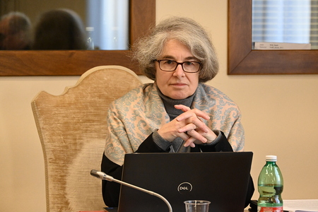 Synoden-Untersekretärin: Einbindung von Frauen und Laien kommt voran