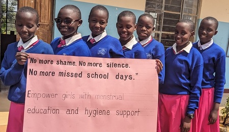 Bruder und Schwester in Not zu Weltmenstruationstag 2026