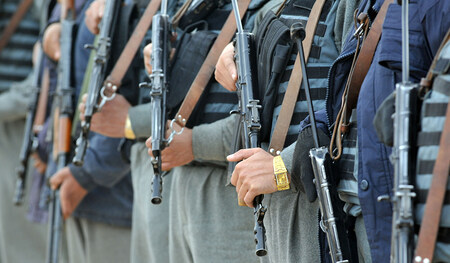 Ziviler Aufbau geht nicht ohne SicherheitIn Afghanistan arbeiten zivile Organisationen und ISAF eng zusammenVon dauerhaftem Frieden, wirtschaftlicher Stabilität und einem verantwortungsbewussten Staatswesen ist Afghanistan noch weit entfernt. Der 