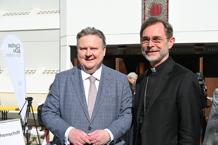 Wien, 9.4.2026, v.l.: Bürgermeister Michael Ludwig, Erzbischof Josef Grünwidl