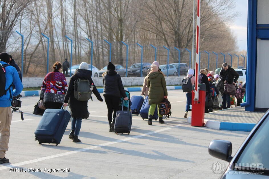 High Commissioner for Refugees Filippo Grandi visited the border crossing between Ukraine and Moldova at Palanca on 4 March 2022.  The authorities in Moldova have set up a temporary transit centre and shelter for asylum-seekers near the crossing poin
