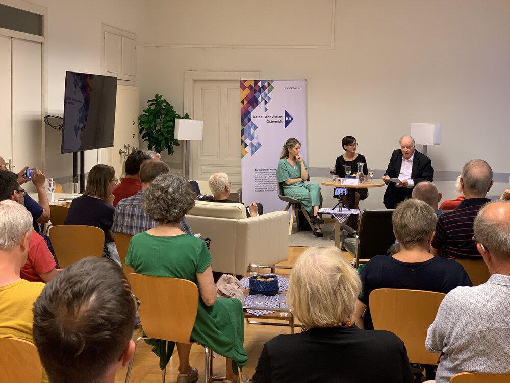Podium und Gäste