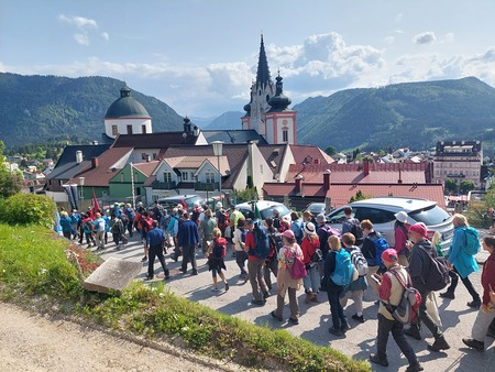 Mariazell mit Wallfahrtsgruppe