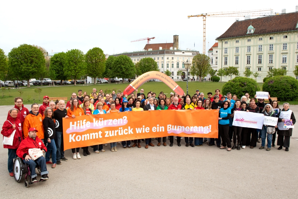 Gruppenfoto von der Kundgebung am Heldenplatz in Wien