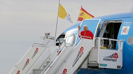 Papst Leo bei seiner Ankunft in Spanien