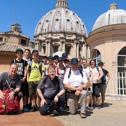 100 Minis aus Vorarlberg waren bei der Papstaudienz am Petersplatz.