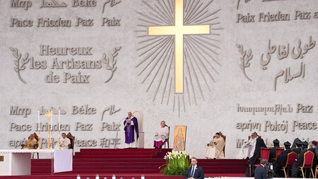 Papst Leo XIV. feiert eine Messe in Beirut