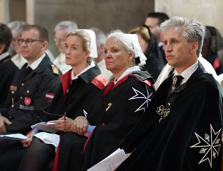Das Kommando des MalteserHospitaldienstes Austria, (v.r.n.l.:Kommandant Johann-Philipp Spiegelfeld, Gini Czernin, Konstanze Loudon und Lukas Krupitza