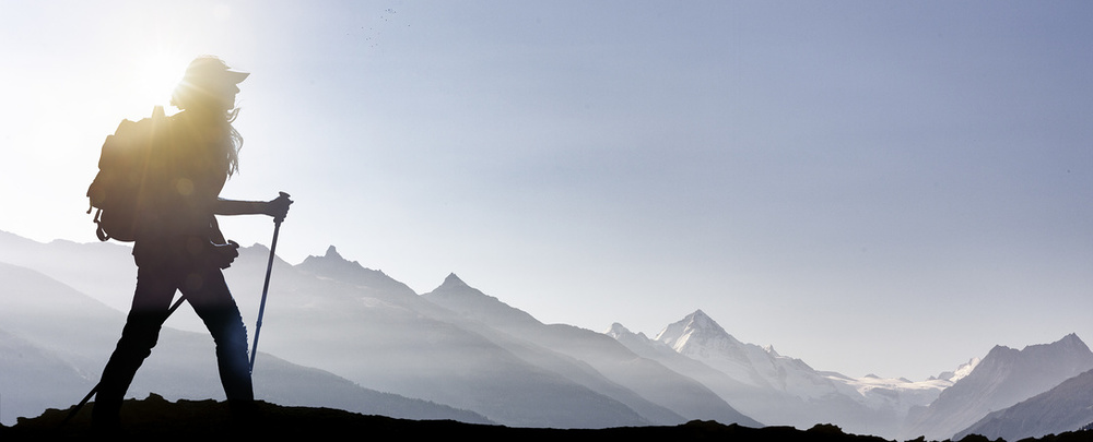 Wandern in den Bergen / ©by-studio - stock.adobe.com, by-studio busse yankushev Wandern in den Bergen