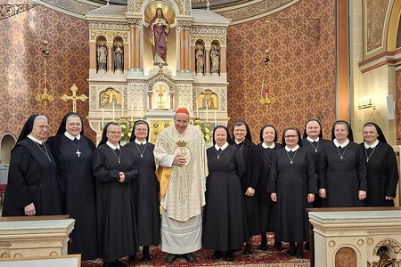 Mit Gottes Segen in die Zukunft: Kardinal Christoph Schönborn gratulierte den Ordensfrauen zu ihrem Jubiläum und ermutigte sie, auch weiterhin die Sendung ihres Ordensgründers weiterzutragen.