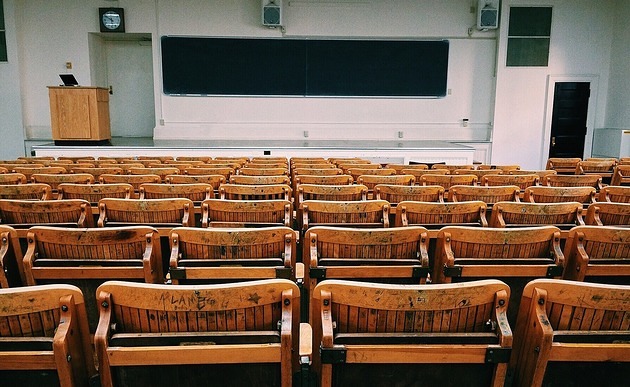 Hörsaal einer Universität / pixabay.com / CC0 public domain