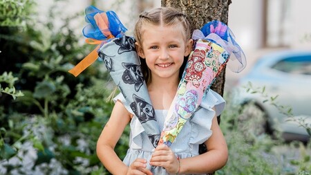Mädchen mit Schultüten der Elisabeth-Stiftung