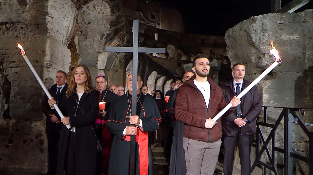 Kreuzweg am Kolosseum in Rom / Vatican Media Kreuzweg am Kolosseum in Rom