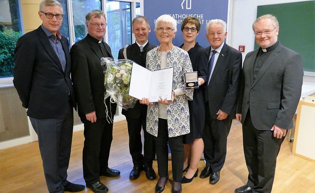 Verleihung der Ehrendoktorwürde an Erna Putz / Diözese Linz