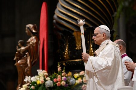 Papst Leo XIV. feiert die Osternacht