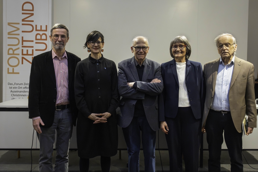 Gruppenbild der Mitwirkenden an der Buchpräsentation im Otto Mauer Zentrum in Wien