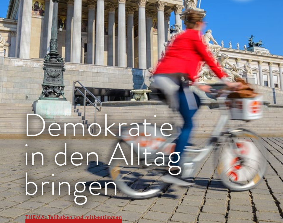 Eine Person fährt mit dem Fahrrad vor dem Parlament vorbei
