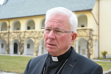 Lackner: Vereinnahmung des Glaubens durch Politik nicht hinnehmbar