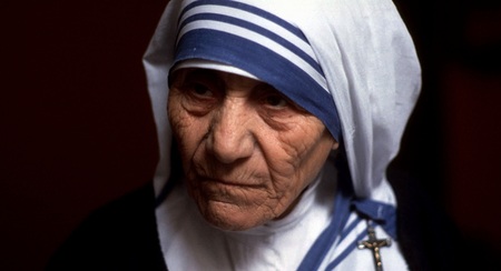 Porträt von Mutter Teresa, Gründerin des Ordens der Missionarinnen der Nächstenliebe, in Kalkutta. (Aufnahmedatum und Aufnahmeort unbekannt)